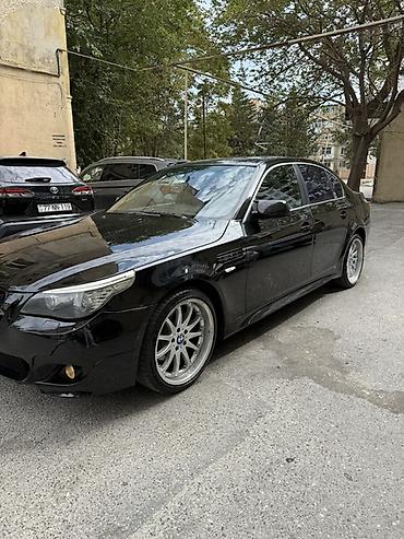 BMW: BMW 5 Series sedan – E60 kuzov, qara rəng. Xüsusiyyətlər: - Kuzov: 4 — 3