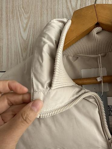 Утепленные жилеты: Жилет стеганый утеплённый, светло‑молочного цвета. ZARINA — 7