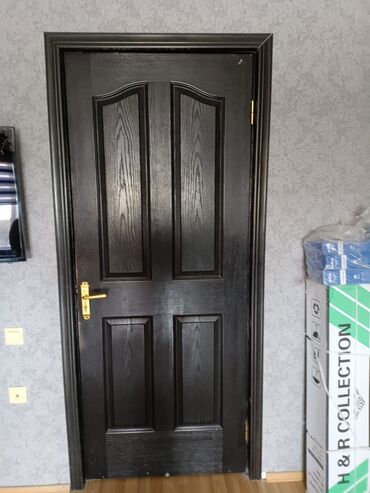 Furnitura və aksessuarlar: Taxta qapılar. 3 ədəd. Qapı yataq otaqları, qonaq otaqları və ya