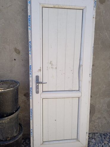 2 ci əl qapilar: Пластиковая дверь, Б/у, Без гарантии, Платная установка