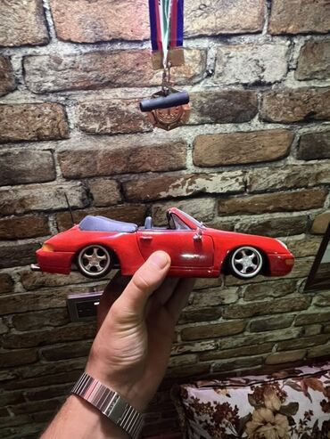 хочу купить часы: 1:18 Majisto barter yalnız 1:18 modellə vəziyyəti önəmli deyil