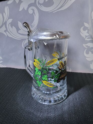 Čaše: Nemacka nova vintaz krigla. Krigla sve na njoj odsjaj od svetla — 1