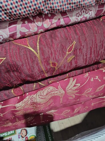 гобеленовые наволочки на подушки: 4 döşək 3 yorgan döşekler 50 azn yorğanlar 30 AZN. hamısını bir yerdə