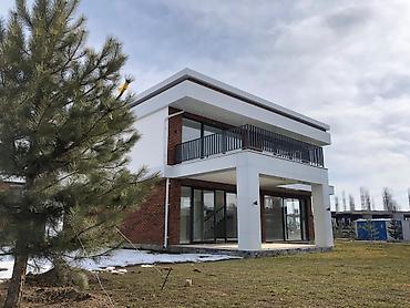 Продажа коттеджей и домов: Продается просторная двухэтажная вилла премиум-класса в новом — 1