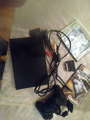 сколько стоит playstation 2: Ps2 yaxşı vəziyyətdədir 2 dənə oyun diski ilə 120azn
