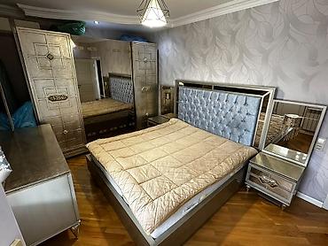 mebel materiali: Gümüş tonlarda klassik-lüks üslubda qonaq otağı dəsti Tərkibi: - TV — 10