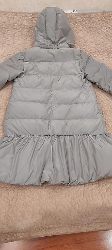 Верхняя одежда: Куртка плащ на девочку пуховик, на 8, 9 лет состояние отличное цвет — 3