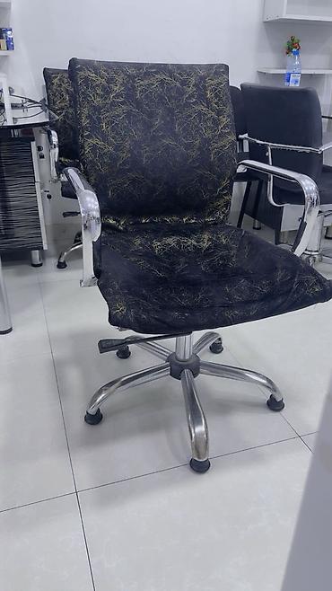 sac kəsimi ucun masa: Salon kreslosu – peşəkar istifadə 4 eded kreslo biri 70 azn.Ünvan Qara — 1