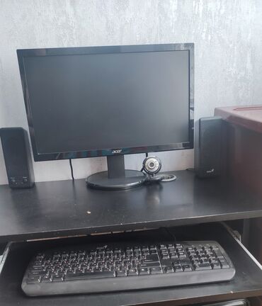Monitorlar: Monitor,klaviatura,iki kalonka, stol,kamera normal işley veziyyetde