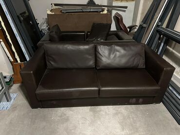 Ofis dəst mebeli: Ofis mebel dəsti Tərkib: - İş masası: L‑şəkilli, geniş iş səthi. Yan — 7