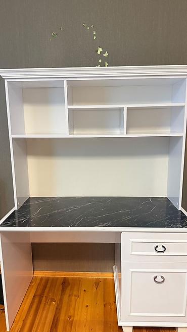 Mebel: Düz masa, Polkalı, Siyirməli — 1