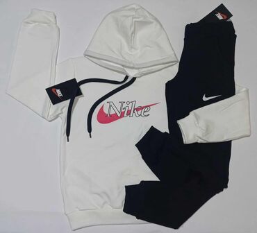 Komplet trenerke: Trodelni set 8 12 14 16 velicine. Cena 2800 din Dvodelni kompleti — 16