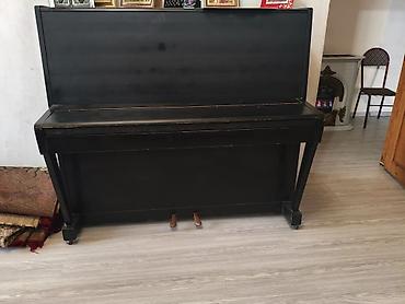 Upright piano – “İstradа” markası - Korpus: klassik qara rəngli — 2