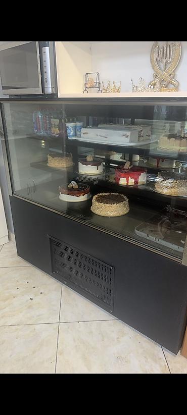 Soyuducu avadanlığı: Tort pirojna soyuducu vitrini 540 Azn satılır.Tam işləkdir.Ünvan — 1