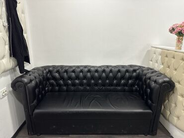 кухоная мебель: Прямой диван, цвет - Черный, Б/у