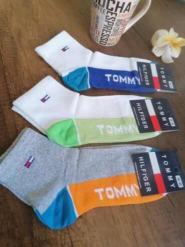 Čarape: 3/4 carape
12 pari 2000 din — 10