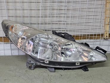 Передние фары: Передняя правая фара Peugeot 2008 г., Б/у, Оригинал, Германия — 2
