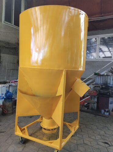 комбикорм для кур несушек: Смеситель комбикорма вертикальный объем 1 тонна изготовим на заказ