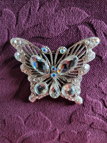 Broševi: Bоја - Srebrna, Novo — 2