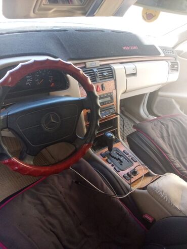 Mercedes-Benz: Mercedes-Benz : 1998 г., 2.4 л, Автомат, Бензин, Седан