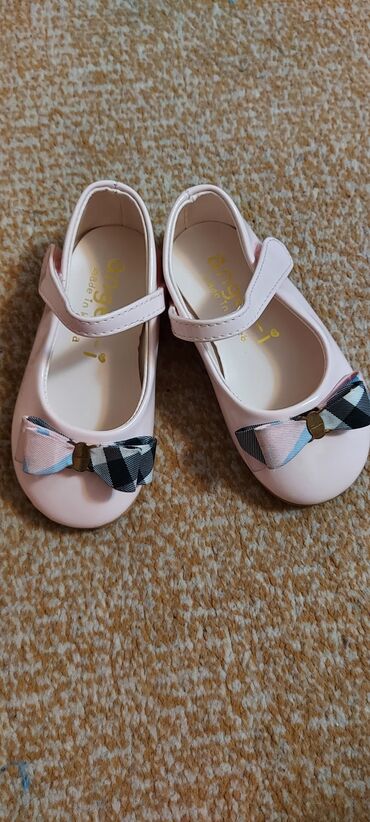 детские туфельки: Продаются туфельки на девочку, размер на 1 годик (Корея). Цена 700
