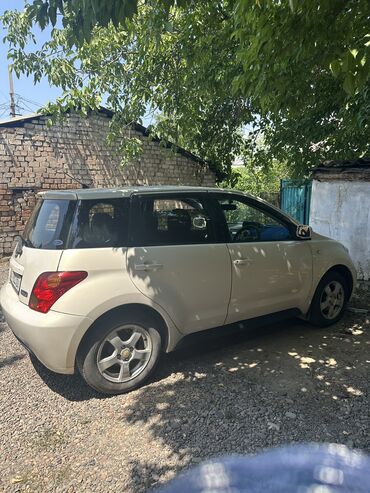 срочно срочно продам машину: Toyota ist: 2003 г., 1.5 л, Автоматические, Бензин, Хэтчбэк
