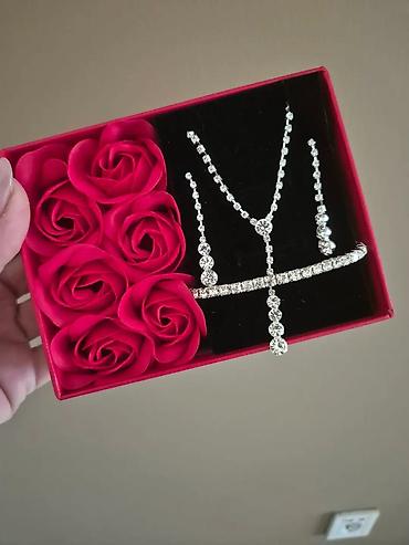 mona snizenje: Elegantan poklon set nakita u luksuznoj roze kutiji sa mirisnim — 1