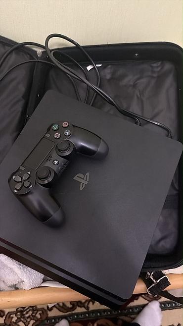 ps4 silm: PlayStation 4 Slim oyun konsolu - Model: PS4 Slim (qara rəng) - — 2