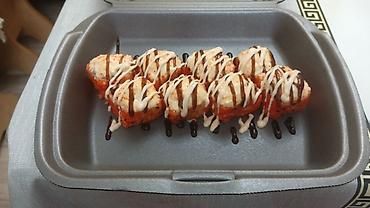 Готовые блюда, кулинария: Сеты роллов и суши - Классические и запечённые роллы: с лососем — 16