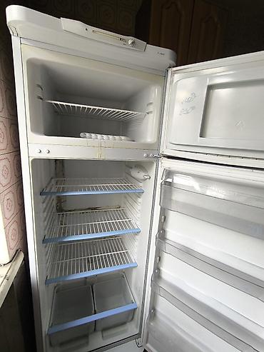 indesit: Холодильник Indesit, Б/у, Двухкамерный, 170 * — 2