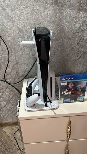 PS5 (Sony PlayStation 5): Playstation 5 slim 1TB yaddaş 2-pult ideal veziyetde 800 azn