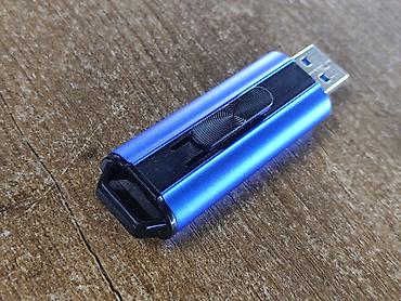 flash drive: Нерабочая флешка. Не знаю что случилось с ней но она перестала — 1