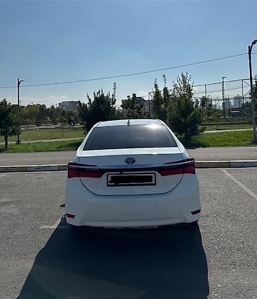 Toyota: Toyota Corolla: 2019 г., 1.8 л, Вариатор, Гибрид, Седан — 5