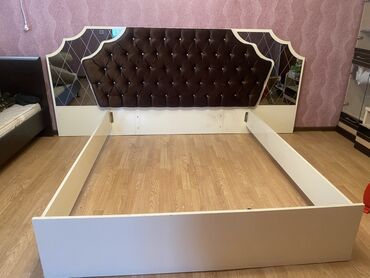 Полки: Односпальная кровать