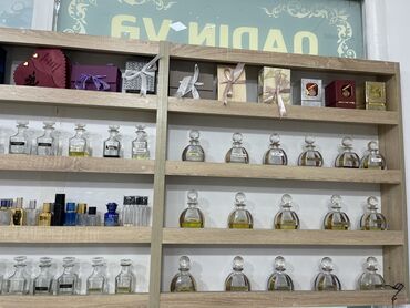 hazır mağaza vitrinleri: Hazır biznes satılır (vitrin,kvuşin,yag ətirlər) qiymət çox münasibdir