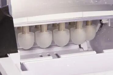 Ostali kuhinjski aparati: Do 12 kg leda dnevno. Uvek pri ruci Ledomat može da napravi do 12kg — 4