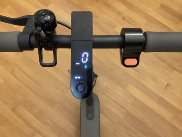 Elektrikli samokatlar: İşlənmiş Elektrik samokat 9", ≤ 250 Vt, 16 - 25 km/s, Ünvandan götürmə, Ödənişli çatdırılma