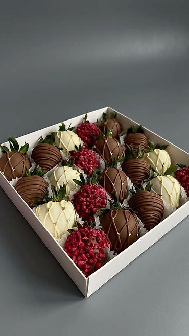 Кондитерские изделия, сладости: Сочнаяотборная клубника в бельгийском шоколаде дополняют друг друга — 9