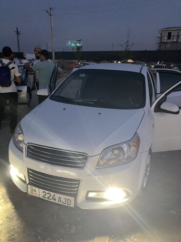 маленький автомобиль: Chevrolet Aveo: 2011 г., 1.4 л, Автомат, Бензин, Седан