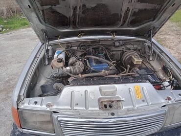 QAZ: QAZ 3110: 2.3 l | 2003 il 239392 km Sedan — 6