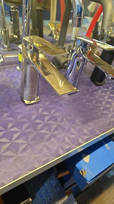 Смесители для раковин: Смеситель для ванной комнаты с высоким изливом в матовом черном цвете — 22