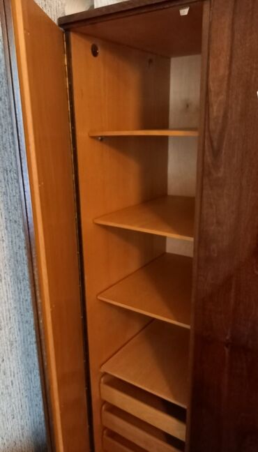 классическая мебель на заказ: Продаю шифоньер длина 1,25м, высота 1,8м, глубина 0,6м. Полированный