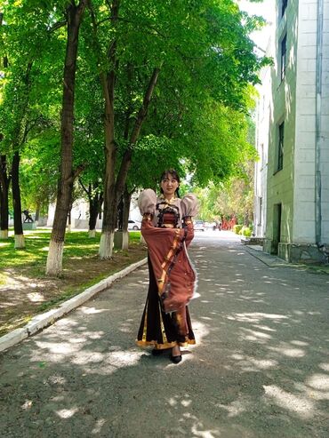 швея эне сай: 📞 📍 Бишкек 🎓 Дизайнер по костюмам Цель Стремлюсь начать карьеру в