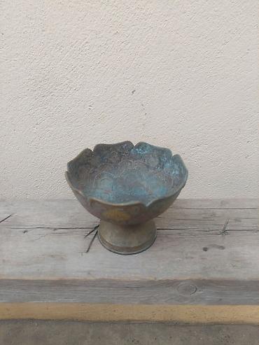 tar qabi: Mis/qədim üslubda ayaqlı kasə - Material: bürünc və ya mis ərintisi - — 1