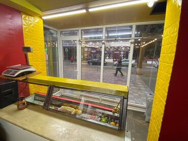 Mağazalar: Nərimanov metrosunun yaxınlığında yerləşən ümumi sahəsi 20 kv,m — 6