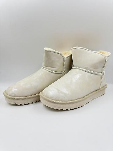 Кроссовки и спортивная обувь: Продаю оптом, качественная женская обувь. Разных моделей и размеров — 9