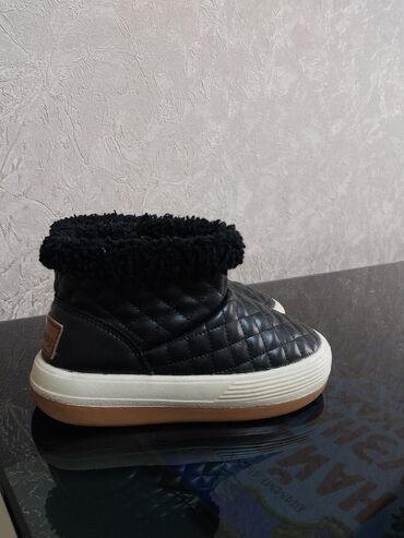 обувь мужская зима: Детские сапожки, в хорошем состоянии, хорошего качества, чёрного