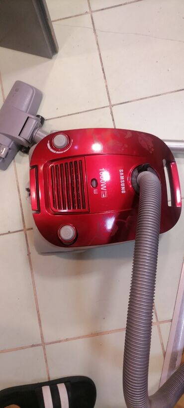 Klasični usisivači: Usisivač SAMSUNG 1600w na papirnu kesu kompletan dobar
Mirjevo na lalafo.rs — 4 Klasični usisivači: Usisivač SAMSUNG 1600w na papirnu kesu kompletan dobar
Mirjevo — 4