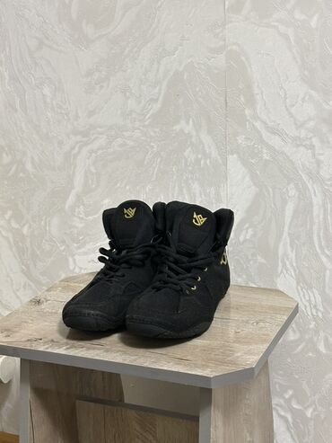 Кроссовки и спортивная обувь: Борцовки черные “Rudis” Покупалась для тренировок но после 1й — 2