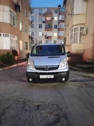 opel zafira 2008: Opel Vivaro: 2 l | 2012 il 170000 km Sedan